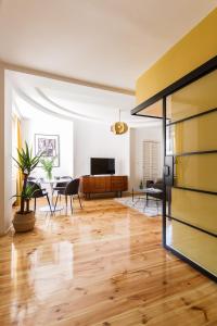 Telewizja i/lub zestaw kina domowego w obiekcie House Apartments Centrum Poznań