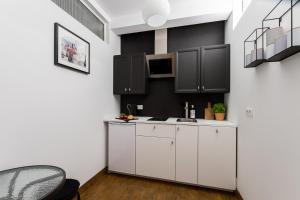 Kuchnia lub aneks kuchenny w obiekcie House Apartments Centrum Poznań