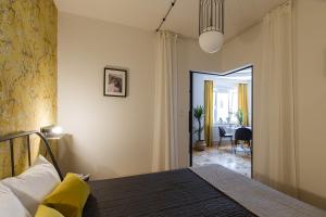 Łóżko lub łóżka w pokoju w obiekcie House Apartments Centrum Poznań