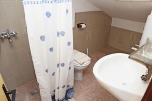 Ένα μπάνιο στο Apartments Katica +96 φωτογραφίες
