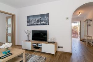 Televízia a/alebo spoločenská miestnosť v ubytovaní Praia Apartments - 200m do Plaży Orłowo - Parking - Apartament Laguna