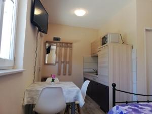 Köök või kööginurk majutusasutuses Studio Apartment Palmira
