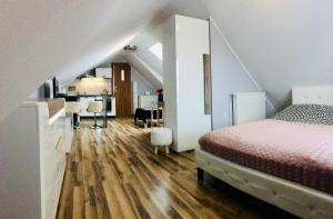 Posteľ alebo postele v izbe v ubytovaní Karwia Pokoje & Apartamenty