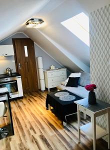 Kuchyňa alebo kuchynka v ubytovaní Karwia Pokoje & Apartamenty