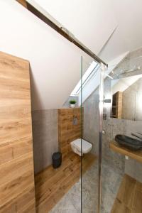 a bathroom with a glass shower and a toilet at Lenovo in Mosty
