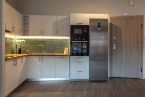 A kitchen or kitchenette at THE apartment 2 BDRS/2 BATHS luxury residence