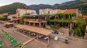an overhead view of a building with a restaurant at Hotel Savojo in Petrovac na Moru