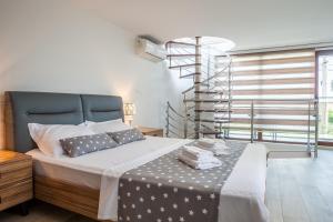 Giường trong phòng chung tại Apartments Davor +17 ảnh