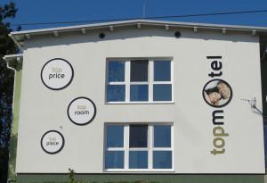 Certifikát, hodnocení, plakát nebo jiný dokument vystavený v ubytování Topmotel