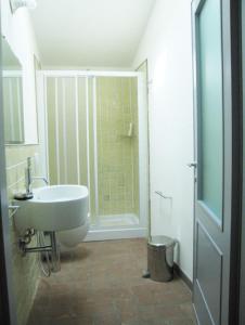 a bathroom with a sink and a shower at Bed And Breakfast Belvedere in Suvereto