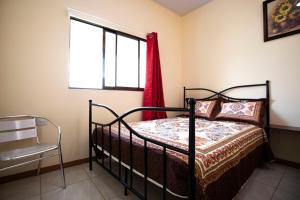 Ένα ή περισσότερα κρεβάτια σε δωμάτιο στο Flor de Katty Hostel Airport