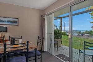 Balkón nebo terasa v ubytování Bay View Villas