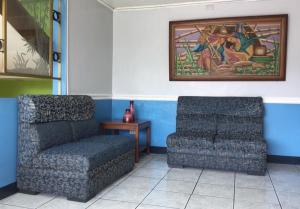 Posezení v ubytování La Brea Inn