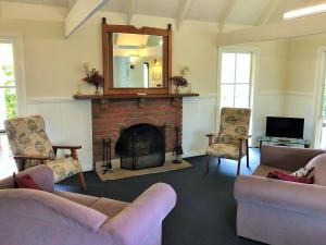 A seating area at Macedon Ranges Hotel & Spa