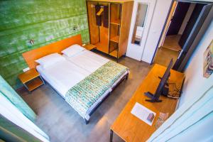 a bedroom with a bed and a table and a desk at VIDA in Lozenets