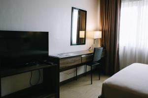 TV a/nebo společenská místnost v ubytování Leope Hotel
