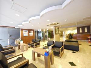 Χώρος καθιστικού στο Hotel Route-Inn Kitamatsudo Ekimae