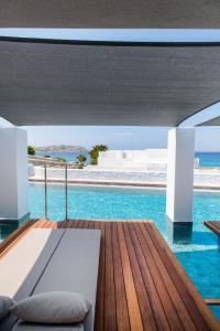 Piscina di Manoula's Beach Mykonos Resort o nelle vicinanze