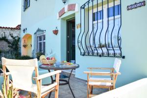 Χώρος καθιστικού στο MaGea- Asterias Ground floor peaceful apartment