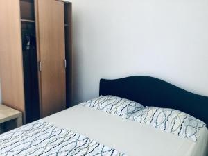 Postel nebo postele na pokoji v ubytování DK Apartmani