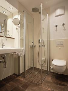 Ein Badezimmer in der Unterkunft Badhotel Restaurant Stauferland