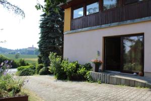 Afbeelding uit fotogalerij van Ferienwohnung im Grünen in Diesbar-Seusslitz