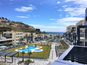 Bazén v ubytovaní RESIDENCIAL PLAYA CABRIA alebo v jeho blízkosti