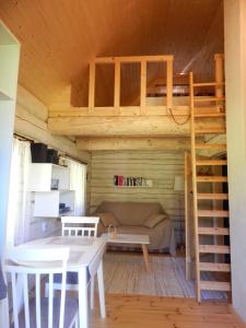 Kuchyň nebo kuchyňský kout v ubytování Haaviku Nature Cottage