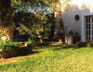 a view of the yard of a house at Maison Santarosa in Castellana Grotte
