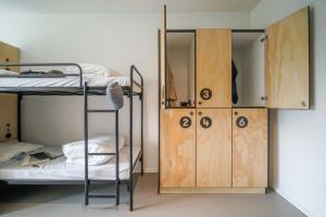 a room with two bunk beds and a closet at Via Amsterdam in Amsterdam