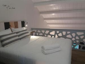 A bed or beds in a room at APARTAMENTOS VALLE DE IROLA