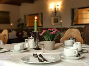 Příslušenství pro přípravu čaje a kávy v ubytování Flair Hotel Grüner Baum