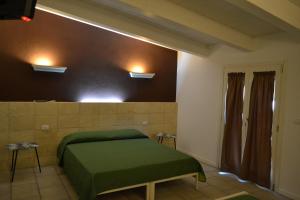 a bedroom with a green bed in a room at Masseria Romagnolo in Carpino