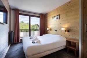 Tempat tidur dalam kamar di Résidence Daria-I Nor by les Etincelles