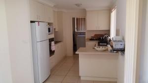 A kitchen or kitchenette at Twin Palms Holiday House at Lighthouse