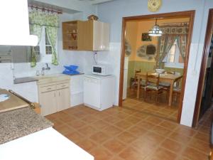 Кухня или мини-кухня в Casa Cástor O Valadouro Galicia
