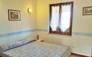 a bedroom with a bed and a window at Villetta Amare Sardegna in Costa Rei