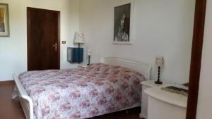 a bedroom with a bed and a dresser and a table at LA VILLA DEL CONTE in Barletta