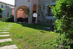 A garden outside Residence Le Zagare