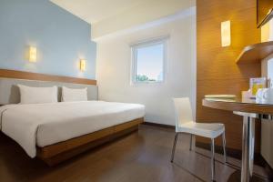 Amaris Hotel Pancoran tesisinde bir odada yatak veya yataklar