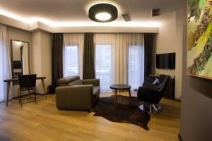 TV a/nebo společenská místnost v ubytování Solun Hotel & SPA