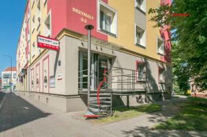 budynek na poboczu ulicy w obiekcie Miętowy w mieście Racibórz +2 zdjęcia