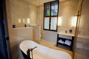 Bilik mandi di The Dean Dublin