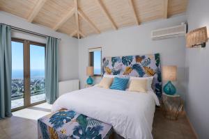 Cama ou camas em um quarto em Artblue Villas