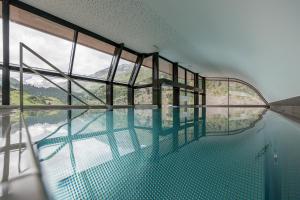 Бассейн в Josl Mountain Lounging Hotel - Adults only! или поблизости