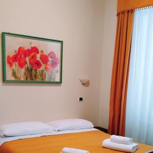 Łóżko lub łóżka w pokoju w obiekcie Hotel Everest