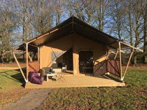 Galeriebild der Unterkunft Lapwing Safari Tent in Cheltenham