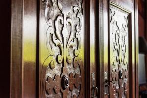 a close up of a wooden door with patterns on it at Agriturismo Mezzaluna in Málchina