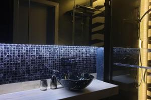 Kúpeľňa v ubytovaní Luksusowy apartament z tarasem + 24 fotografií