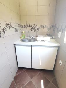 Phòng tắm tại De Lux Apartments Kosta